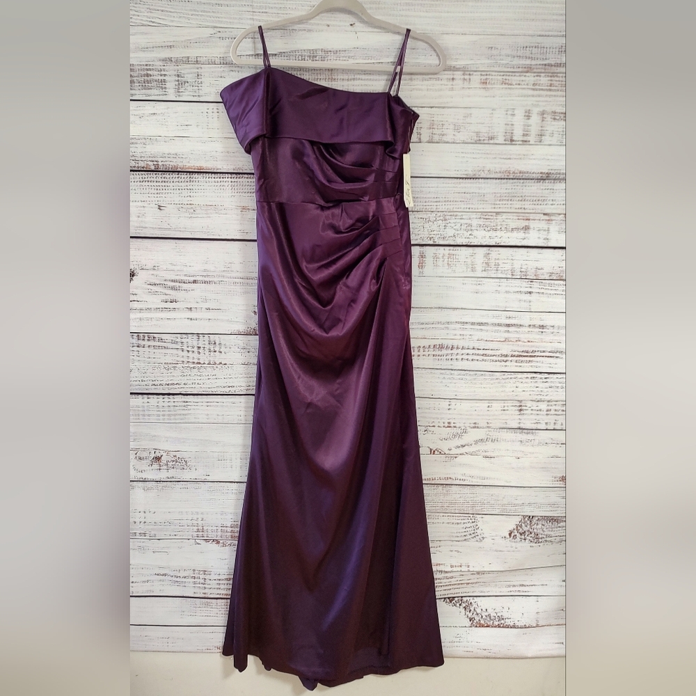 Eliza J Purple Asymmetric Off Shoulder Formal Gown Dress NWT Size 8